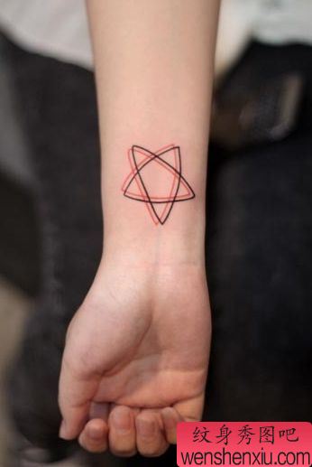 手臂五芒星线条纹身图案