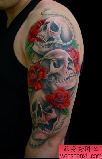 骷髅纹身图案：手臂骷髅玫瑰纹身图案
