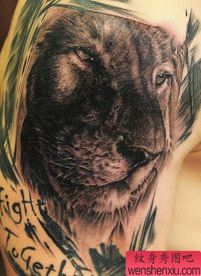 狮子纹身图案:手臂欧美写实狮子纹身图案