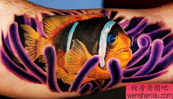 手臂纹身图案:手臂内侧3D彩色小金鱼纹身图案