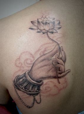 肩部纹身图案:肩部佛手莲花纹身图案