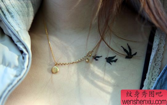 胸部纹身图案:胸部图腾小鸟纹身图案