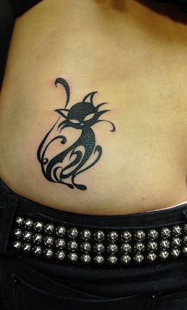 腰部纹身图案:流行腰部图腾猫咪纹身图案