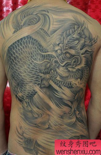 麒麟纹身图案:满背麒麟纹身图案