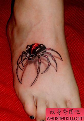 脚部纹身图案:脚部彩色蜘蛛纹身图案