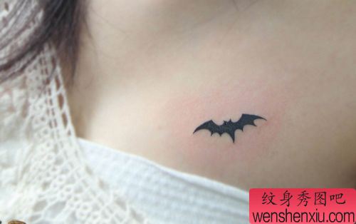 胸部纹身图案:胸部图腾蝙蝠纹身图案