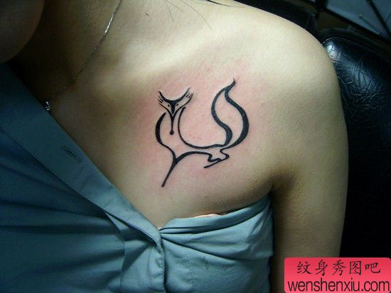 胸部纹身图案:胸部图腾狐狸纹身图案