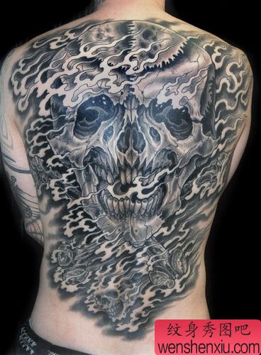 骷髅纹身图案:满背火焰骷髅纹身图案
