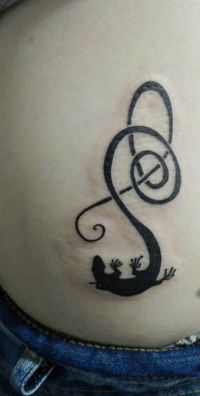 腰部纹身图案：腰部图腾壁虎纹身图案