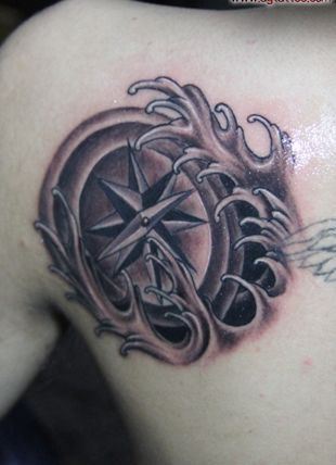 肩部纹身图案:肩部指南针纹身图案