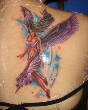 天使纹身图案:肩部华丽彩色天使翅膀纹身图案