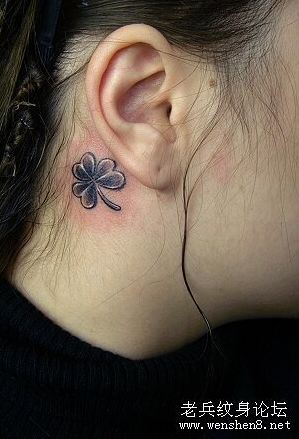 头部纹身图案:耳部三叶草纹身图案