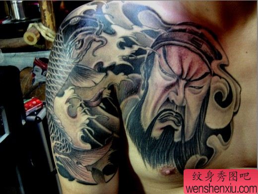关公纹身图案:半胛关公鲤鱼纹身图案