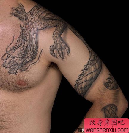 一幅欧美披肩龙纹身图案