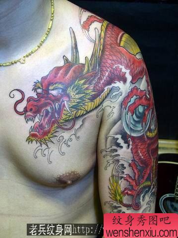 一幅流行经典彩色披肩龙纹身图案