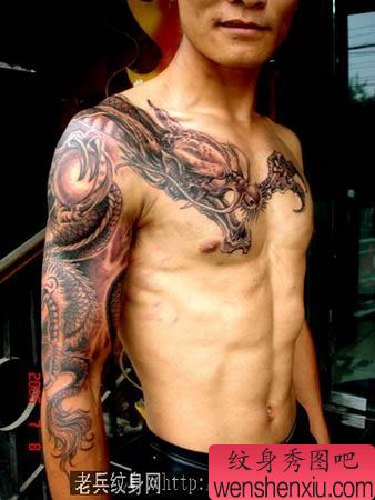 超牛逼霸气的一幅披肩龙纹身图案