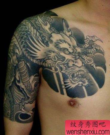 披肩龙纹身图案:一幅经典半胛披肩龙纹身图案