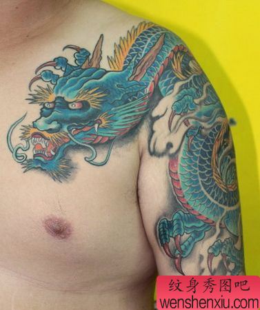 披肩龙纹身图案:经典帅气彩色披肩龙纹身图案