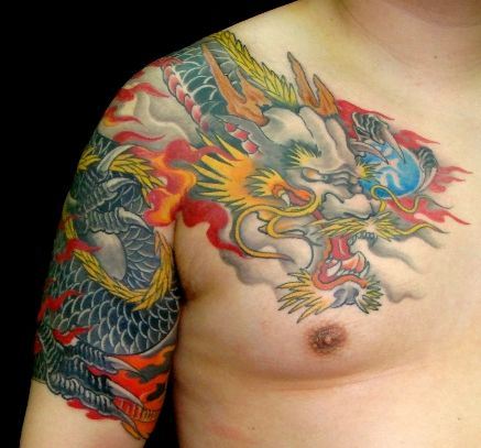 披肩龙纹身图案:彩色披肩龙火焰纹身图案