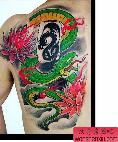 蛇纹身图案:肩部彩色蛇莲花纹身图案