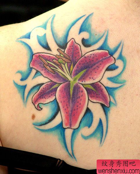 百合纹身图案：后肩背百合纹身图案