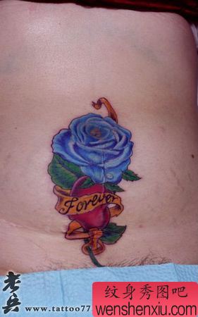 美女腹部彩色爱心玫瑰花纹身图案