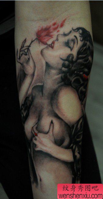 男性纹身图案:手臂欧美另类性感美女纹身图案