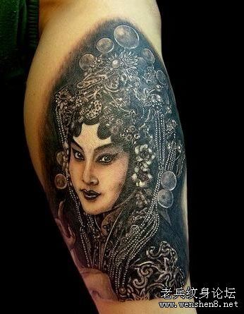 男性纹身图案:一幅腿部美女花旦纹身图案