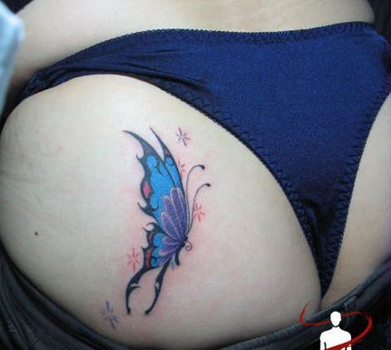 美女人感流行臀部彩色蝴蝶纹身图案