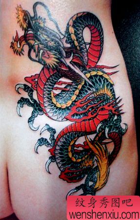 经典霸气的臀部龙纹身图案