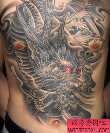 龙纹身图案：超霸气胸部龙纹身图案