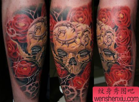 腿部彩色骷髅玫瑰花纹身图案