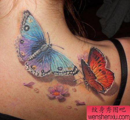 美女肩部3D彩色蝴蝶纹身图案