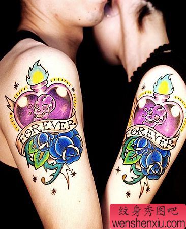 手臂情侣爱心玫瑰花纹身