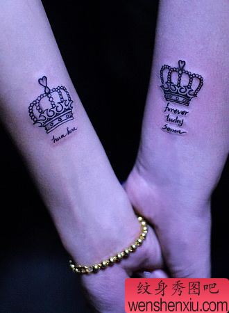 情侣纹身:手臂情侣皇冠文字纹身图案
