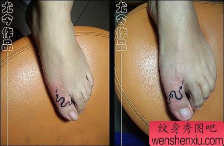 一幅脚部情侣纹身图腾蛇纹身图案