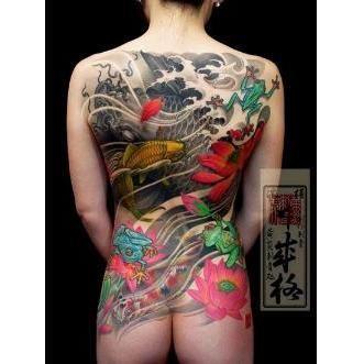 日本满背鱼莲花纹身