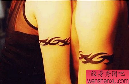 手臂情侣图腾臂环纹身图案
