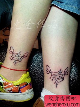 一幅情侣英文字母纹身图案