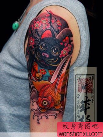 日本纹身师手臂招财猫金鱼纹身作品
