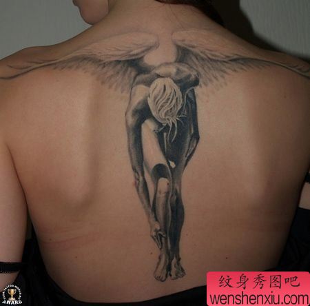 背部天使翅膀纹身图案
