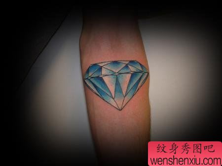手臂彩色钻石纹身图案