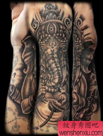 手臂黑灰象神纹身图案