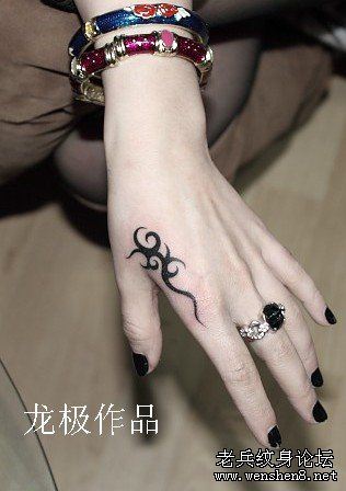 美女手部手臂图腾纹身图案