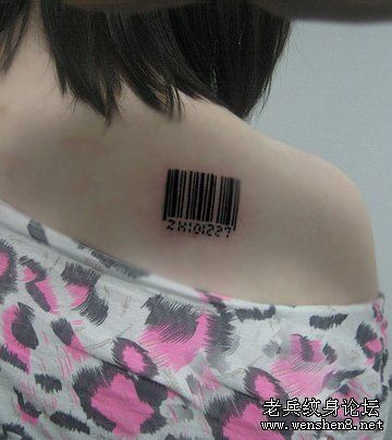 美女肩部条形码纹身图案