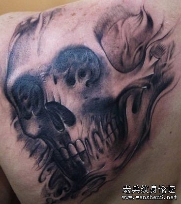 肩部黑灰素描骷髅纹身
