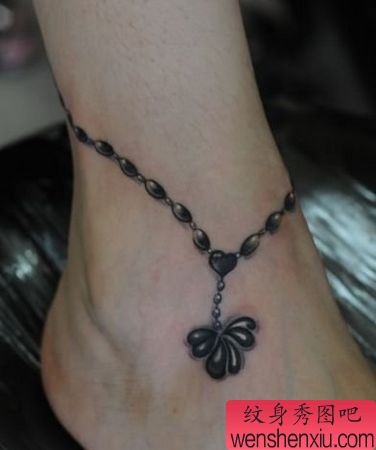 脚部三叶草项链纹身图案
