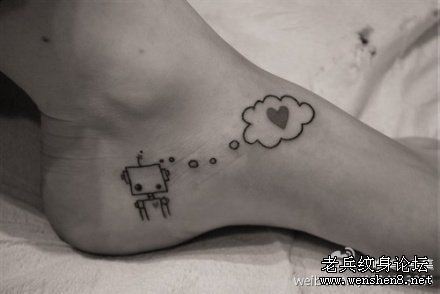 脚部简洁可爱卡通纹身图案