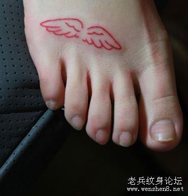 脚部可爱翅膀纹身