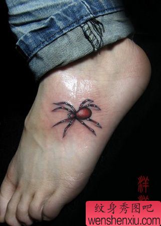 美女脚部彩色蜘蛛纹身图案